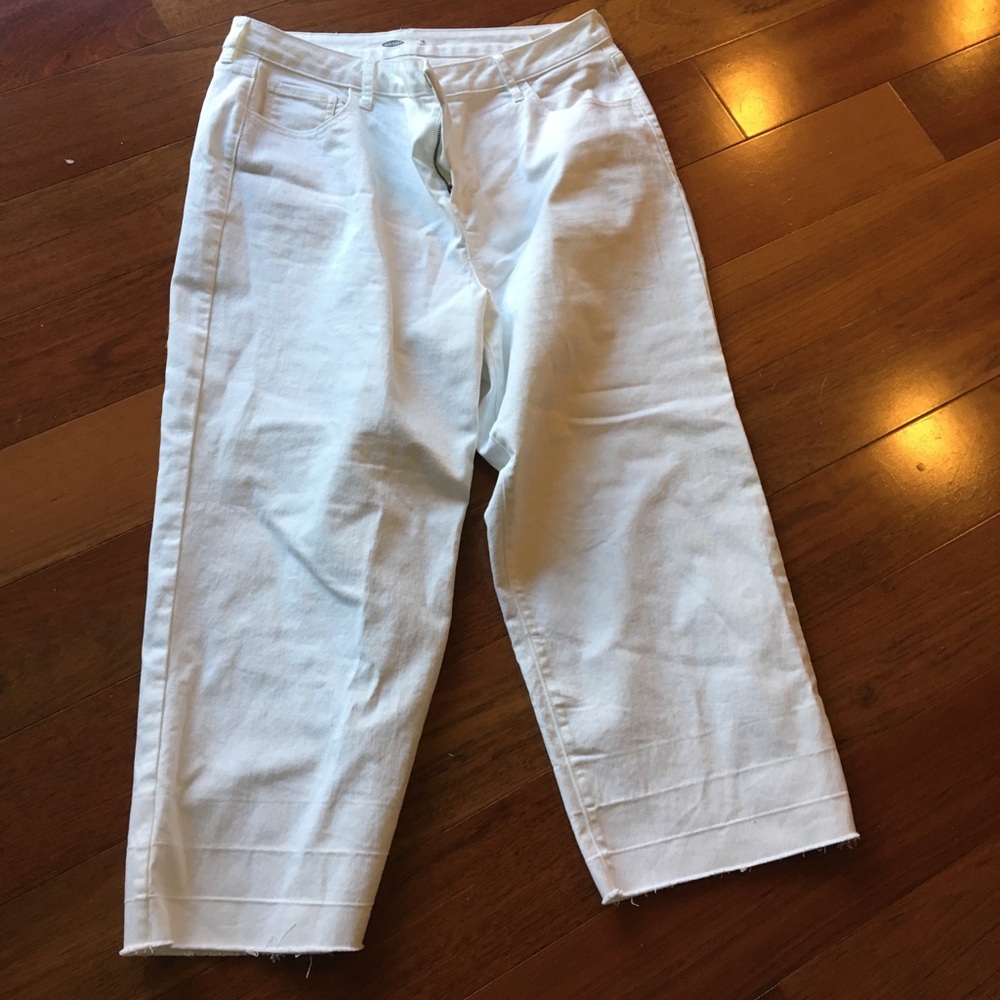 White jeans cropped old navy 18